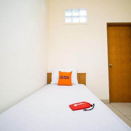 Koolkost Near Padjadjaran University - Minimum Stay 6 Nights Бандунг Екстериор снимка