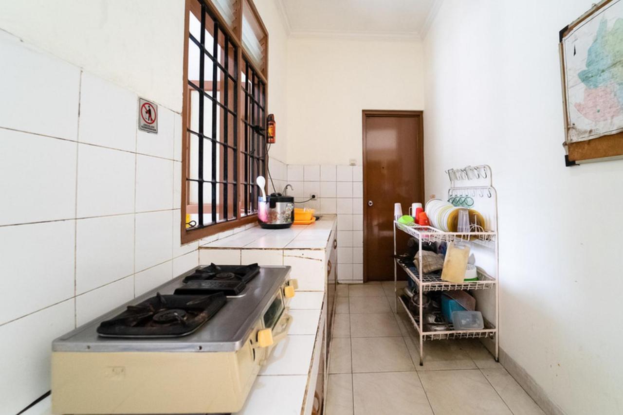 Koolkost Near Padjadjaran University - Minimum Stay 6 Nights Бандунг Екстериор снимка