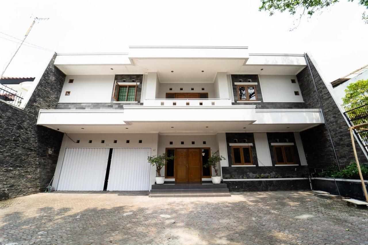 Koolkost Near Padjadjaran University - Minimum Stay 6 Nights Бандунг Екстериор снимка
