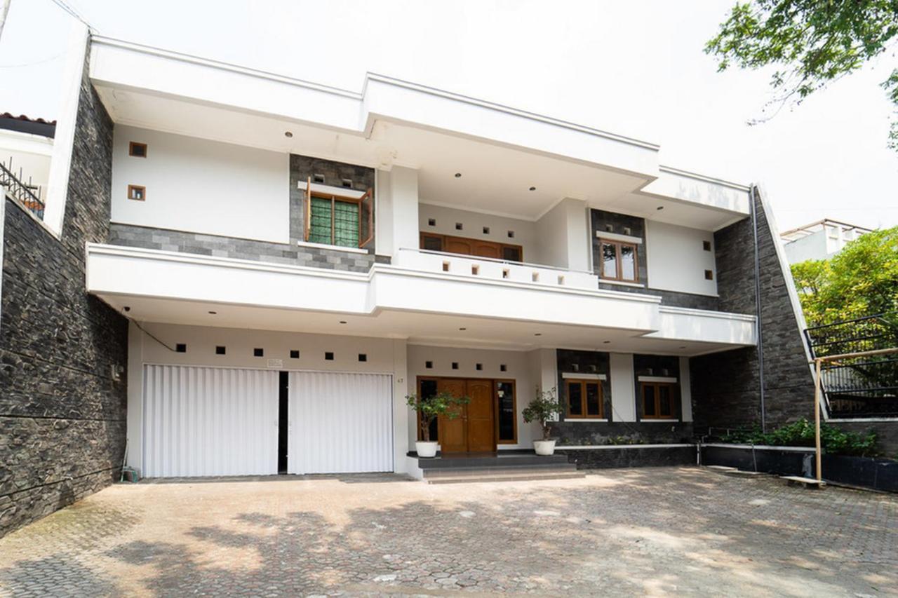 Koolkost Near Padjadjaran University - Minimum Stay 6 Nights Бандунг Екстериор снимка