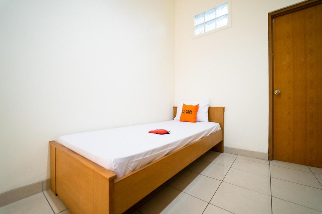 Koolkost Near Padjadjaran University - Minimum Stay 6 Nights Бандунг Екстериор снимка