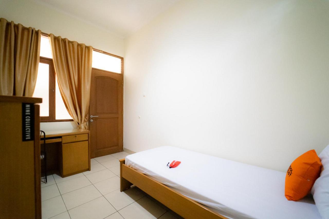 Koolkost Near Padjadjaran University - Minimum Stay 6 Nights Бандунг Екстериор снимка