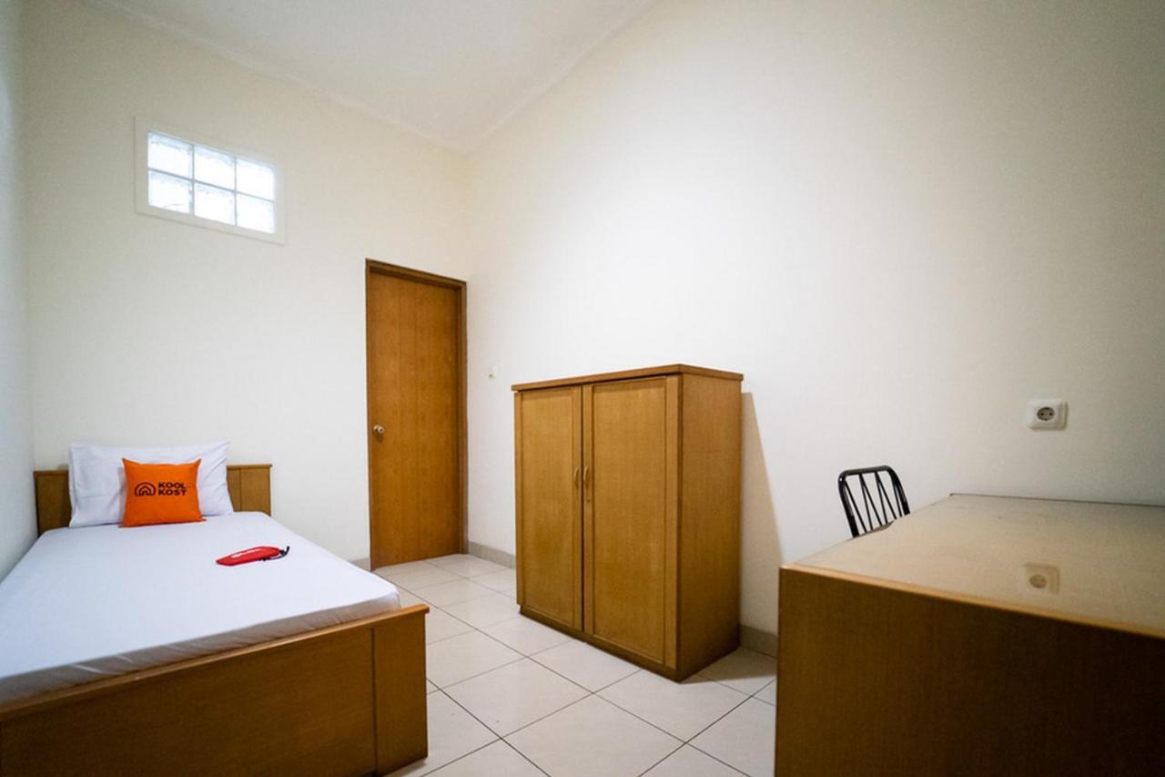 Koolkost Near Padjadjaran University - Minimum Stay 6 Nights Бандунг Екстериор снимка