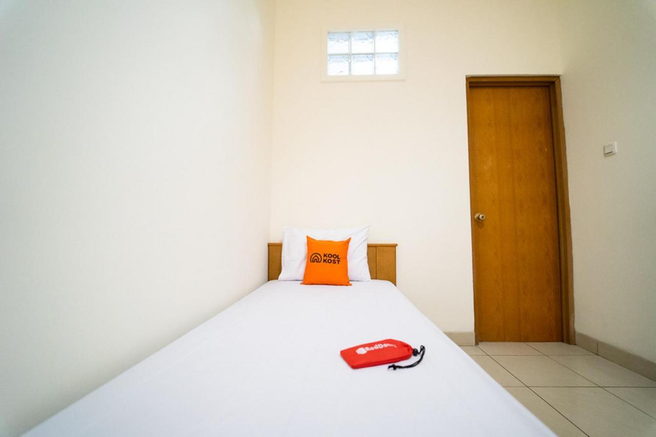 Koolkost Near Padjadjaran University - Minimum Stay 6 Nights Бандунг Екстериор снимка